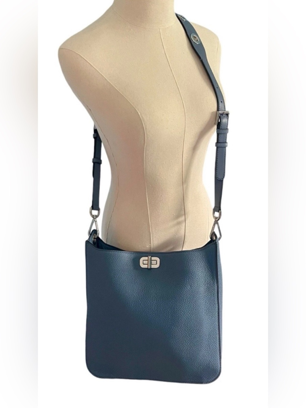 MICHAEL KORS Sullivan large messenger bag/crossbody/purse Navy Pebbled Leather